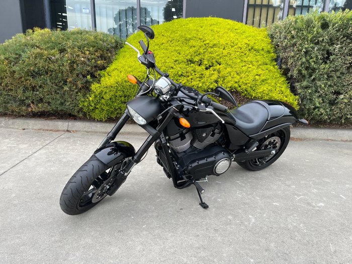 2016 VICTORY HAMMER 8-BALL Solid Black INT