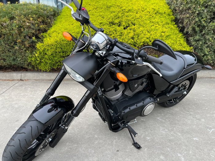 2016 VICTORY HAMMER 8-BALL Solid Black INT