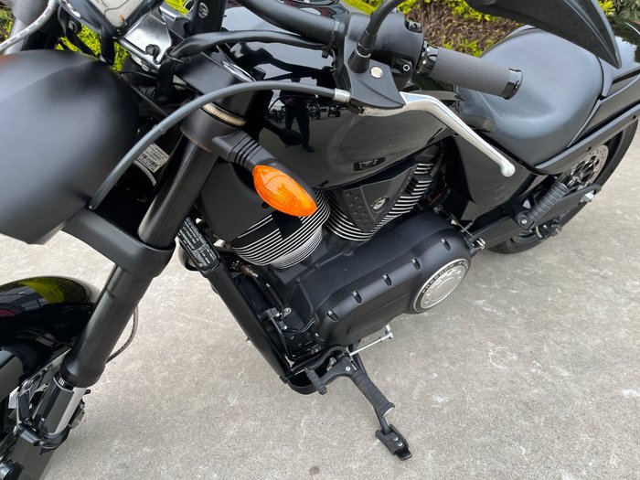2016 VICTORY HAMMER 8-BALL Solid Black INT