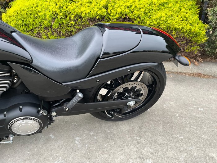 2016 VICTORY HAMMER 8-BALL Solid Black INT