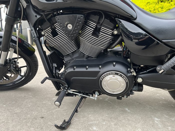 2016 VICTORY HAMMER 8-BALL Solid Black INT