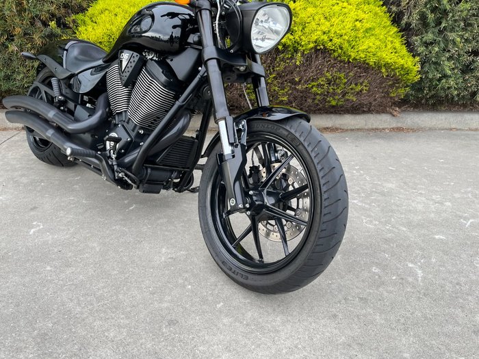 2016 VICTORY HAMMER 8-BALL Solid Black INT