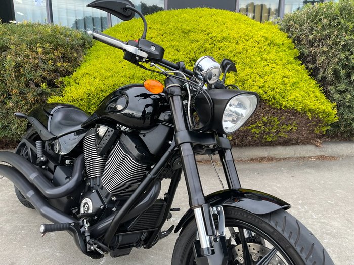 2016 VICTORY HAMMER 8-BALL Solid Black INT