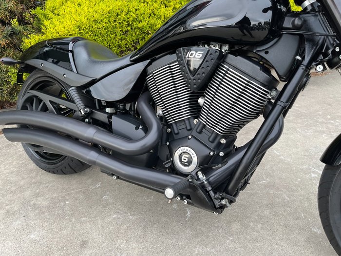 2016 VICTORY HAMMER 8-BALL Solid Black INT