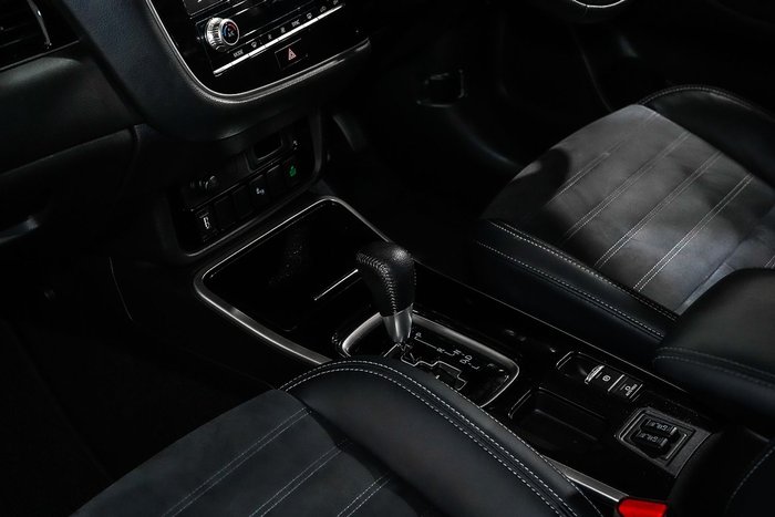 2021 Mitsubishi Outlander LS