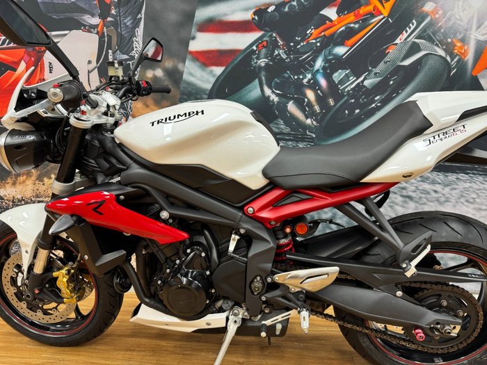 2016 Triumph STREET TRIPLE R WHITE