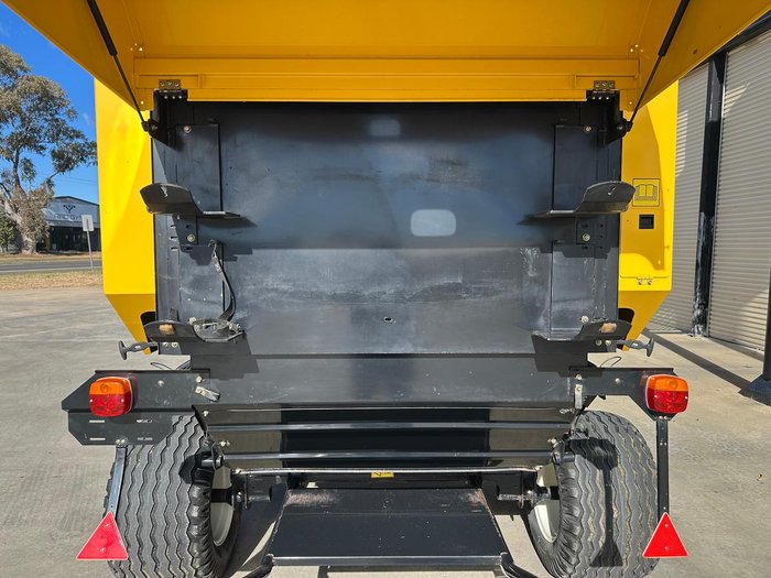 2006 New Holland Br750a