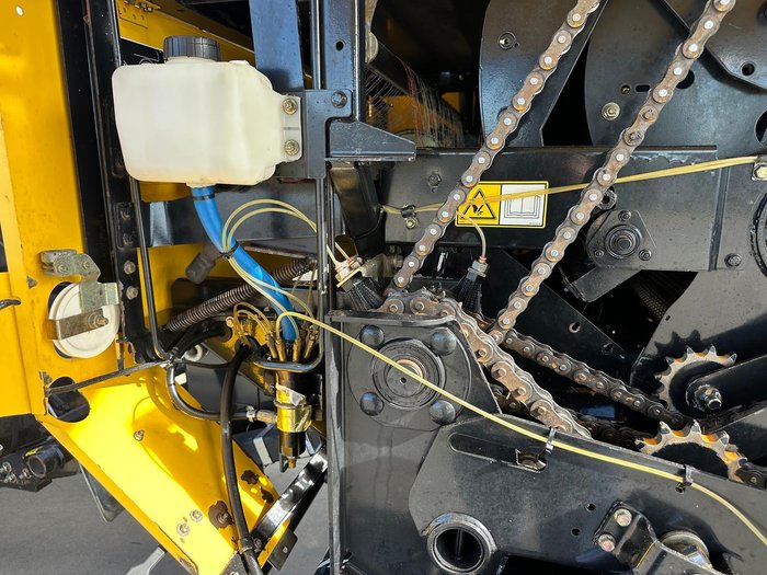 2006 New Holland Br750a