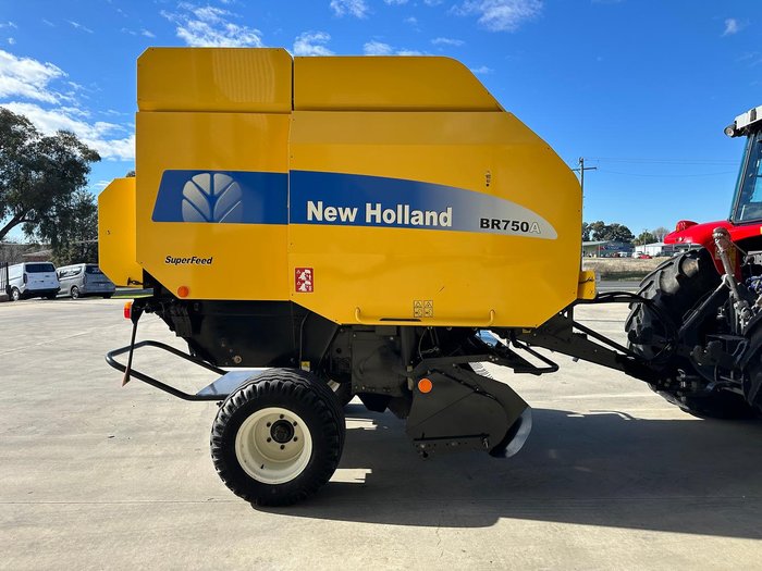 2006 New Holland Br750a