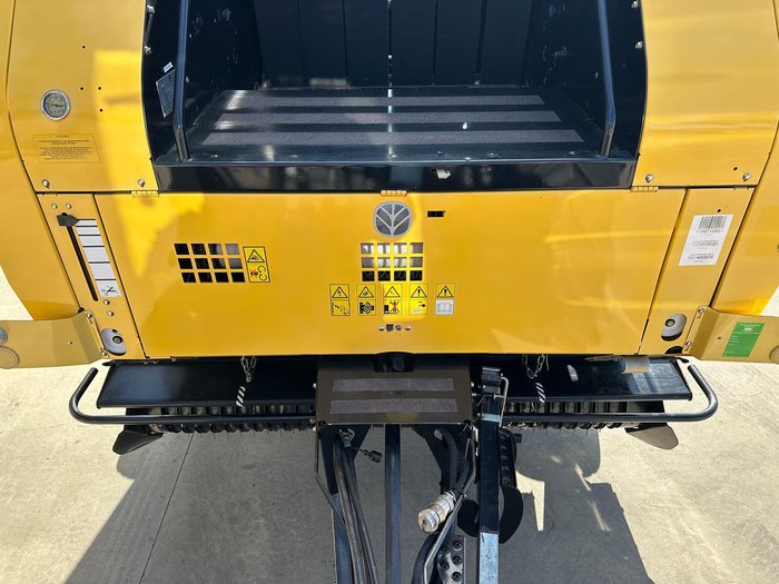 2006 New Holland Br750a