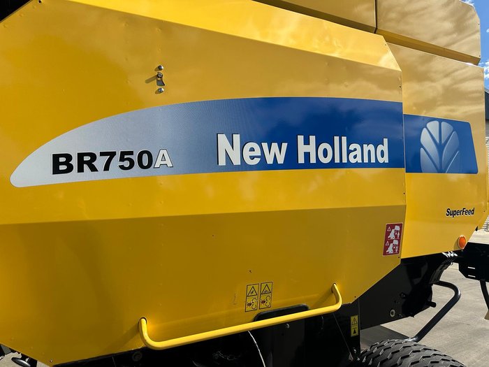 2006 New Holland Br750a