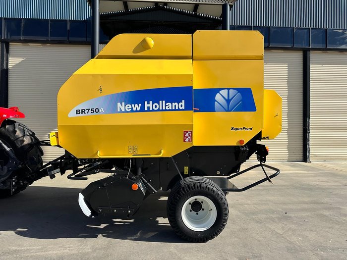2006 New Holland Br750a
