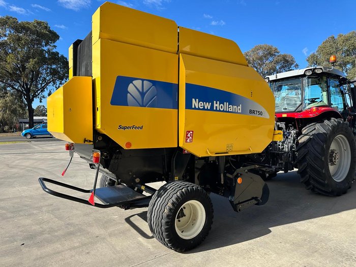 2006 New Holland Br750a