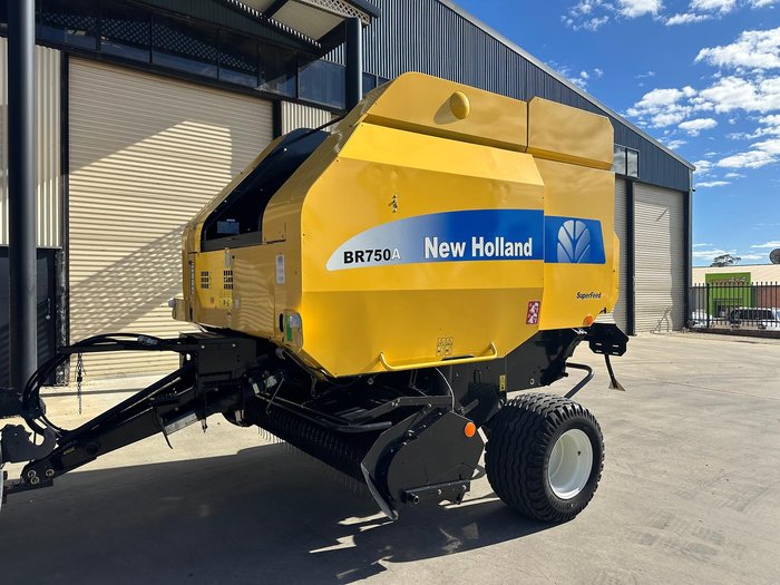 2006 New Holland Br750a