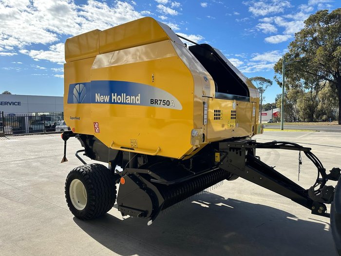2006 New Holland Br750a