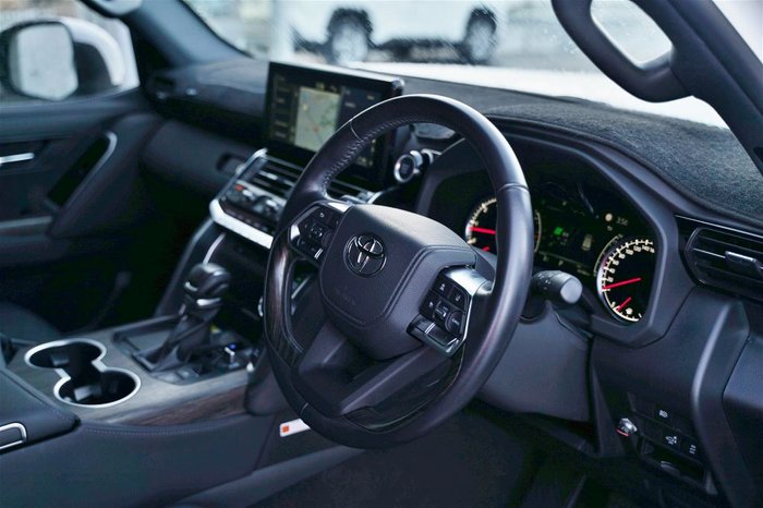 2022 Toyota Landcruiser LC300 3.3L V6 DSL VX 7 Seats