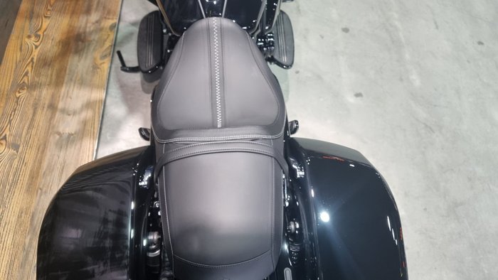 2025 Harley-davidson FLHX STREET GLIDE (117) Vivid Black