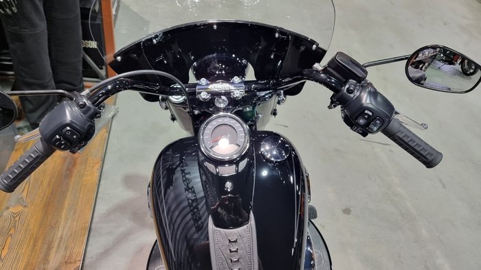 2025 Harley-davidson FLHC HERITAGE CLASSIC 117 Vivid Black