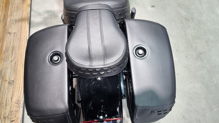 2025 Harley-davidson FLHC HERITAGE CLASSIC 117 Vivid Black