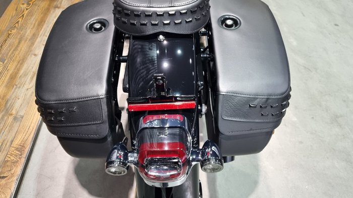 2025 Harley-davidson FLHC HERITAGE CLASSIC 117 Vivid Black