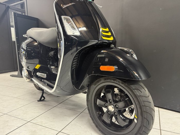 2022 VESPA GTS 300 SUPER SPORT Black