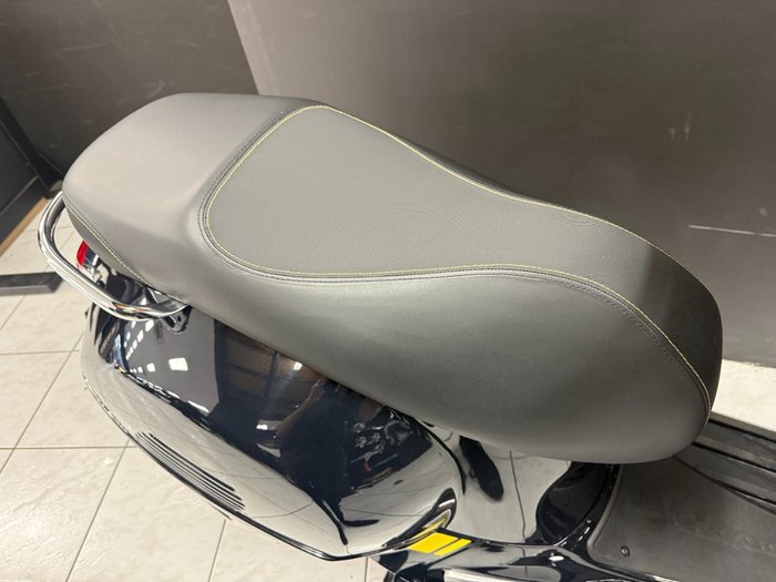 2022 VESPA GTS 300 SUPER SPORT Black