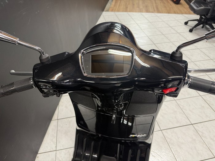 2022 VESPA GTS 300 SUPER SPORT Black