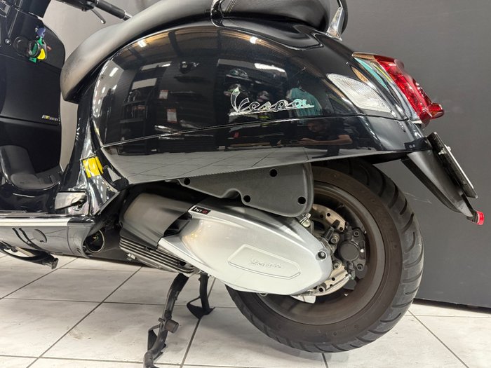 2022 VESPA GTS 300 SUPER SPORT Black