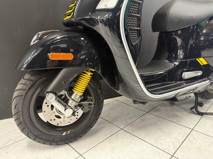 2022 VESPA GTS 300 SUPER SPORT Black