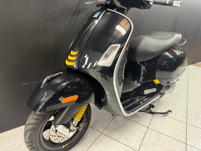 2022 VESPA GTS 300 SUPER SPORT Black