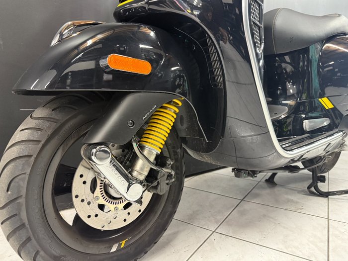 2022 VESPA GTS 300 SUPER SPORT Black