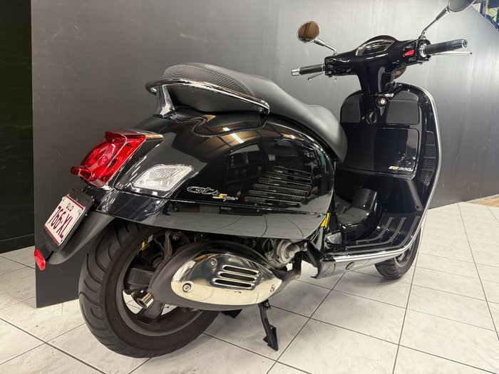 2022 VESPA GTS 300 SUPER SPORT Black