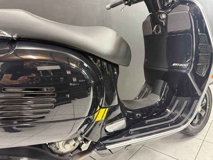 2022 VESPA GTS 300 SUPER SPORT Black