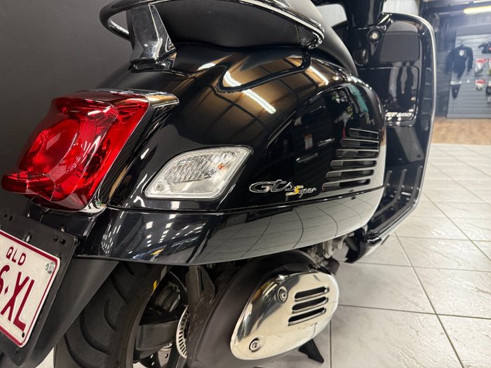 2022 VESPA GTS 300 SUPER SPORT Black