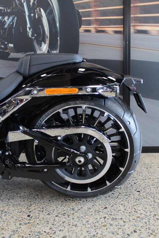 2025 Harley-davidson FXBR BREAKOUT (117)