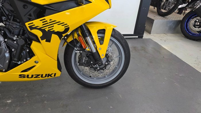 2025 Suzuki GSX-8R (GSX800FRQ) Yellow