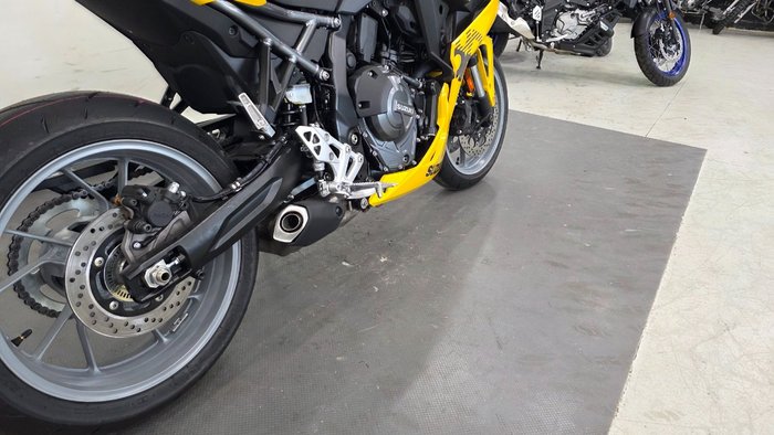 2025 Suzuki GSX-8R (GSX800FRQ) Yellow
