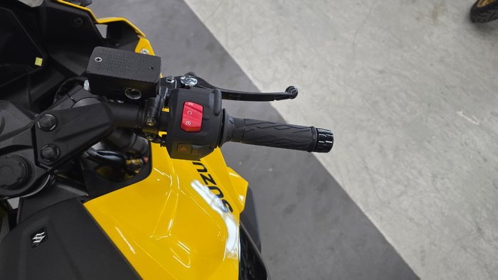 2025 Suzuki GSX-8R (GSX800FRQ) Yellow