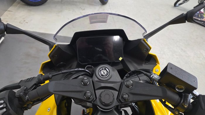 2025 Suzuki GSX-8R (GSX800FRQ) Yellow