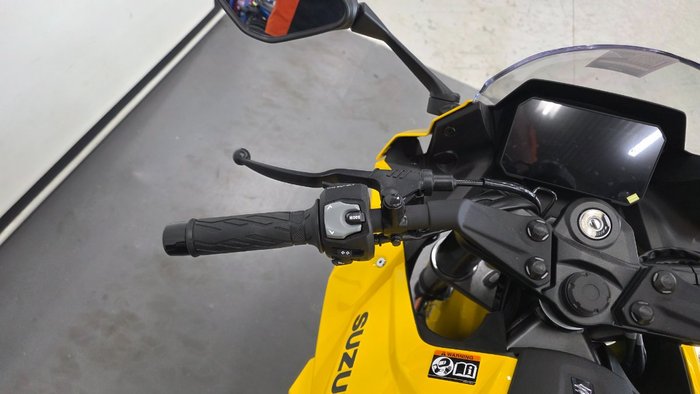 2025 Suzuki GSX-8R (GSX800FRQ) Yellow