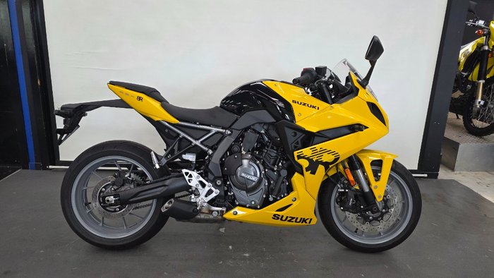 2025 Suzuki GSX-8R (GSX800FRQ) Yellow