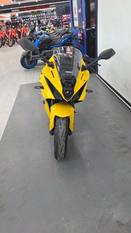 2025 Suzuki GSX-8R (GSX800FRQ) Yellow
