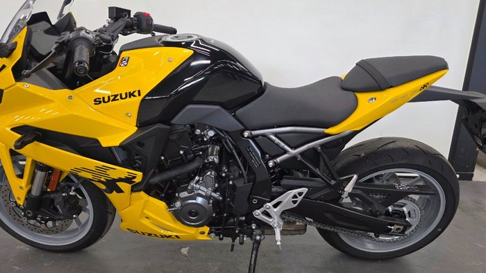 2025 Suzuki GSX-8R (GSX800FRQ) Yellow