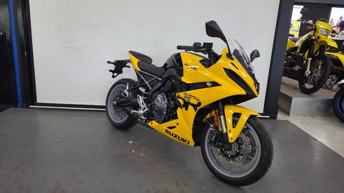 2025 Suzuki GSX-8R (GSX800FRQ) Yellow