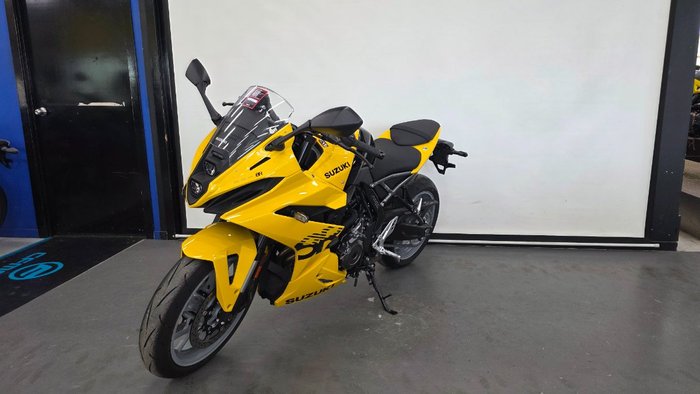2025 Suzuki GSX-8R (GSX800FRQ) Yellow