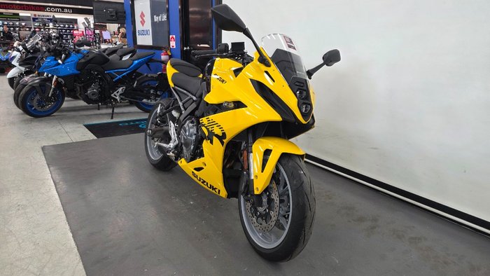 2025 Suzuki GSX-8R (GSX800FRQ) Yellow