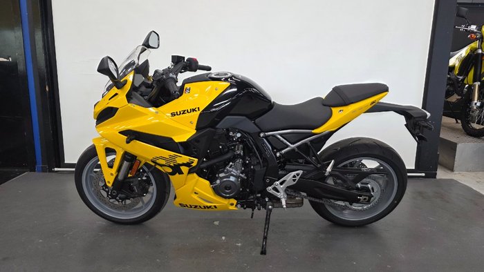 2025 Suzuki GSX-8R (GSX800FRQ) Yellow