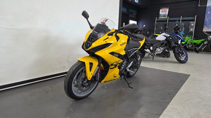 2025 Suzuki GSX-8R (GSX800FRQ) Yellow