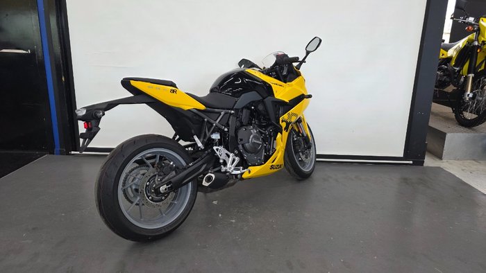2025 Suzuki GSX-8R (GSX800FRQ) Yellow