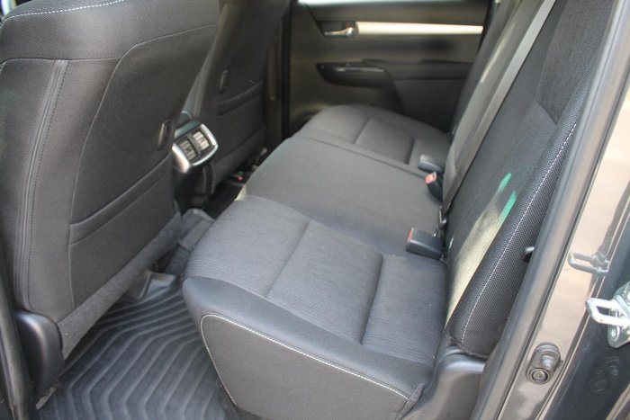 2023 Toyota Hilux SR5
